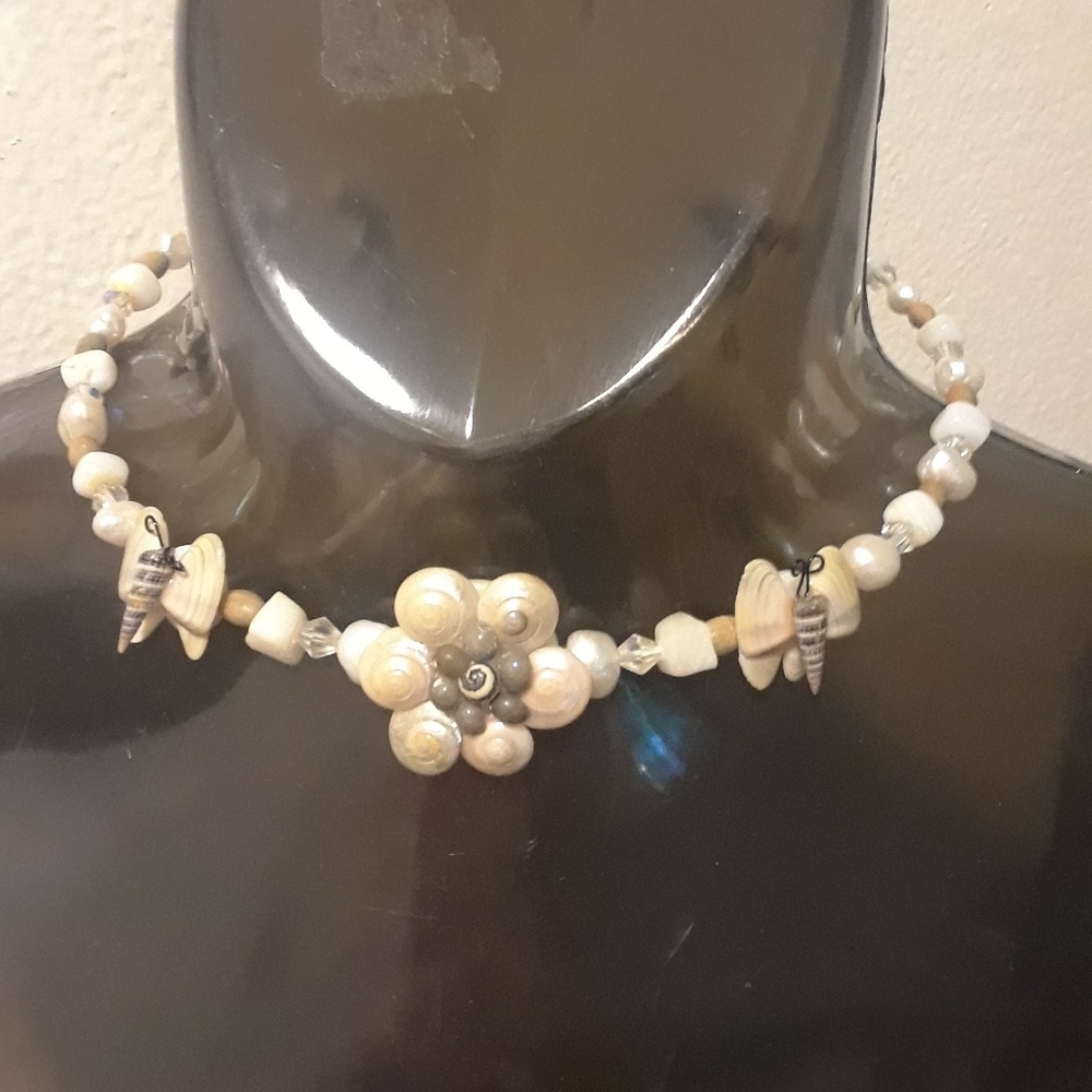NEW! Sea Shell Expandable Choker Necklace. Quality Craftsmanship